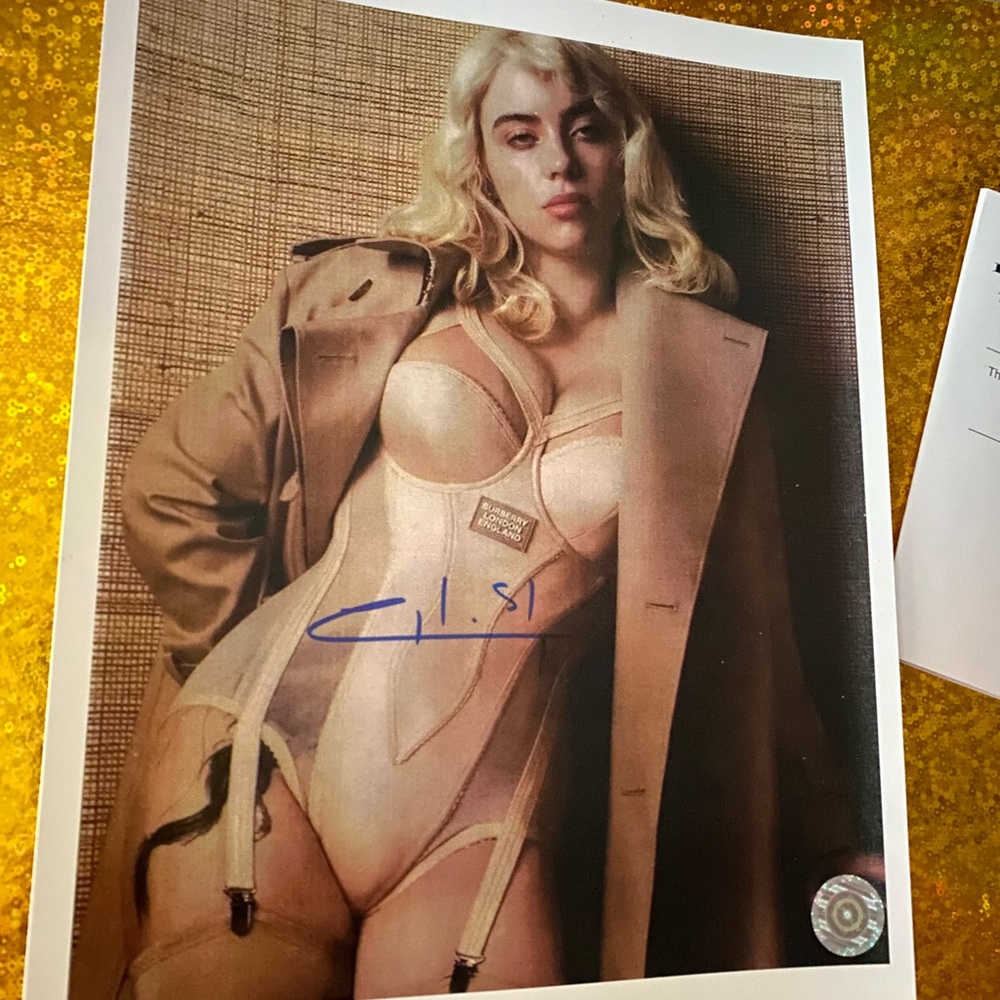 BILLIE EILISH AUTOGRAPHED BURBERRY 8x10 COA MINT